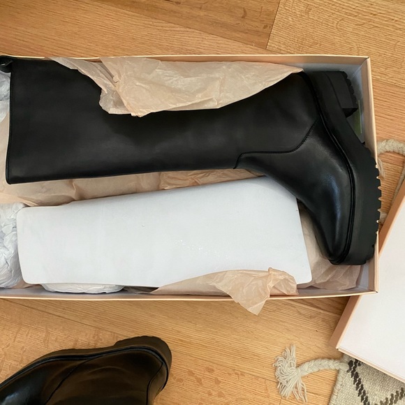 Unworn, still in box. Selling because too big and forgot to return - Picture 5 of 7